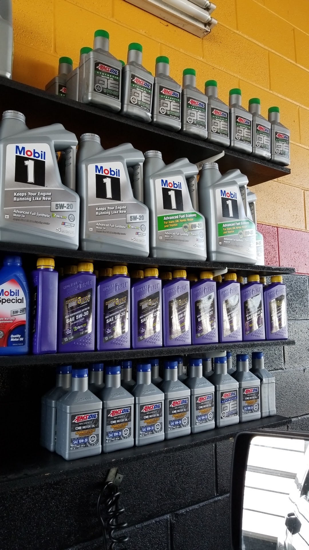 9 Mile Lube Express in Warren