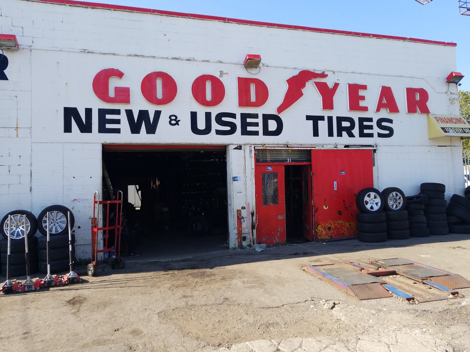 A1 Kelly Rims & Tires in Detroit