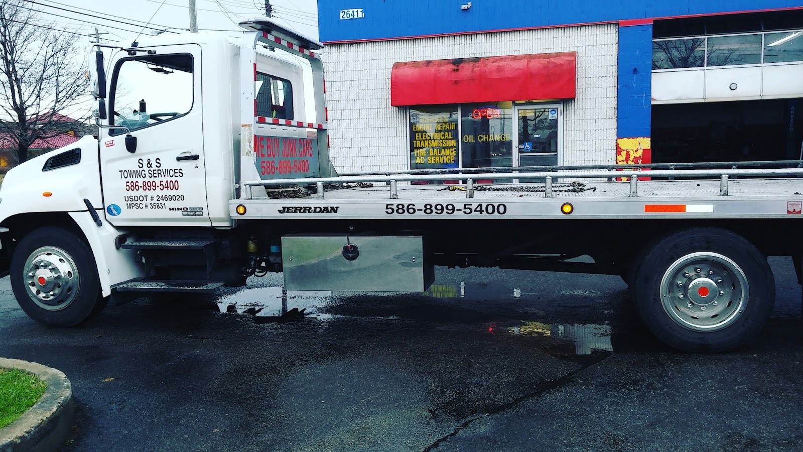 S & S Towing services — photo