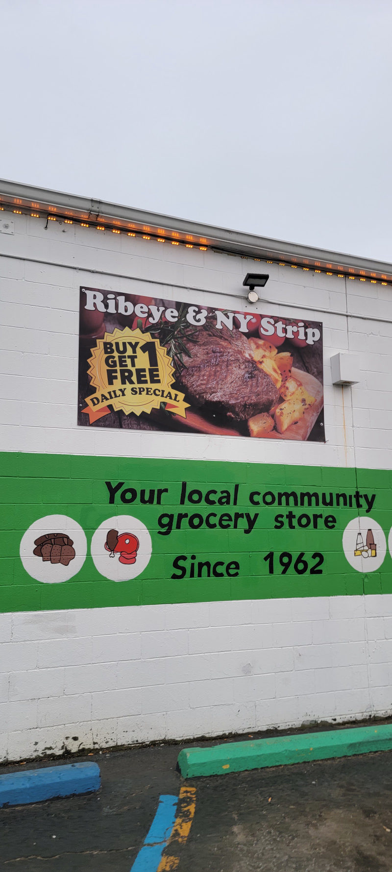 Hazel Park Food Center — photo