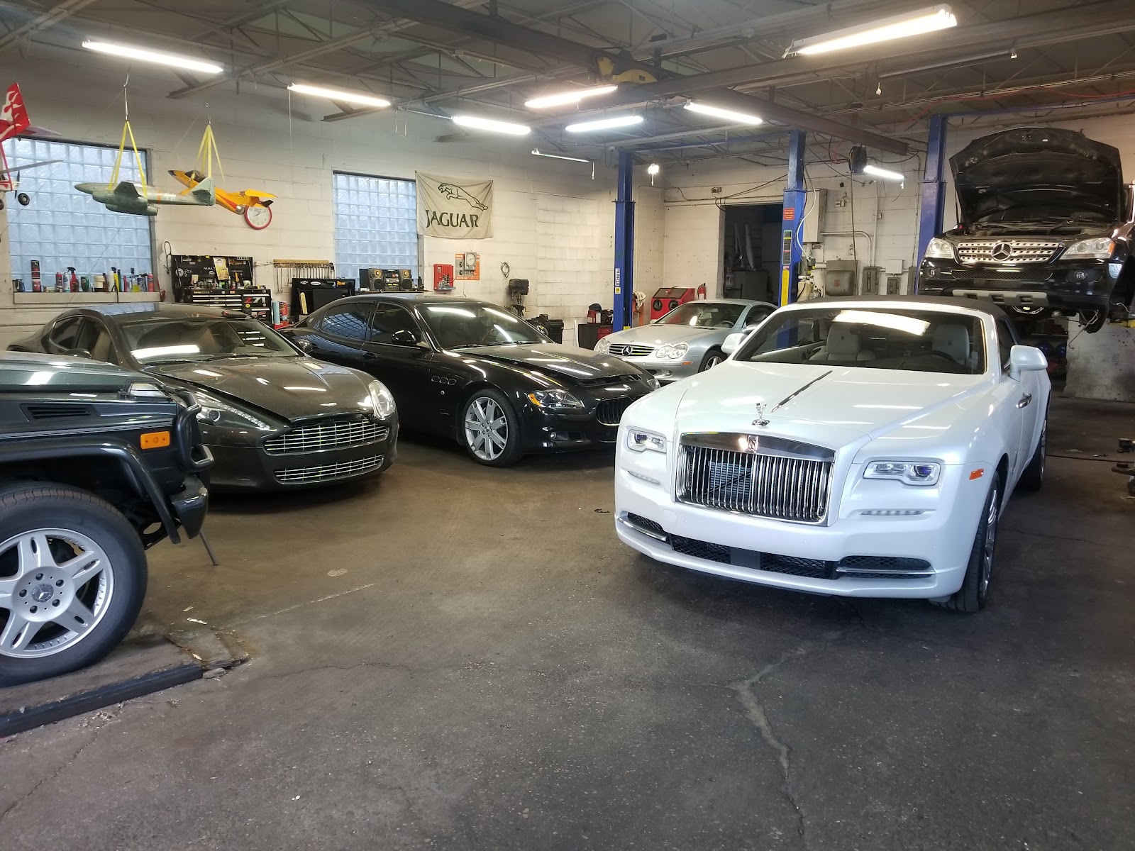 Leon's Auto Clinic in Hazel Park