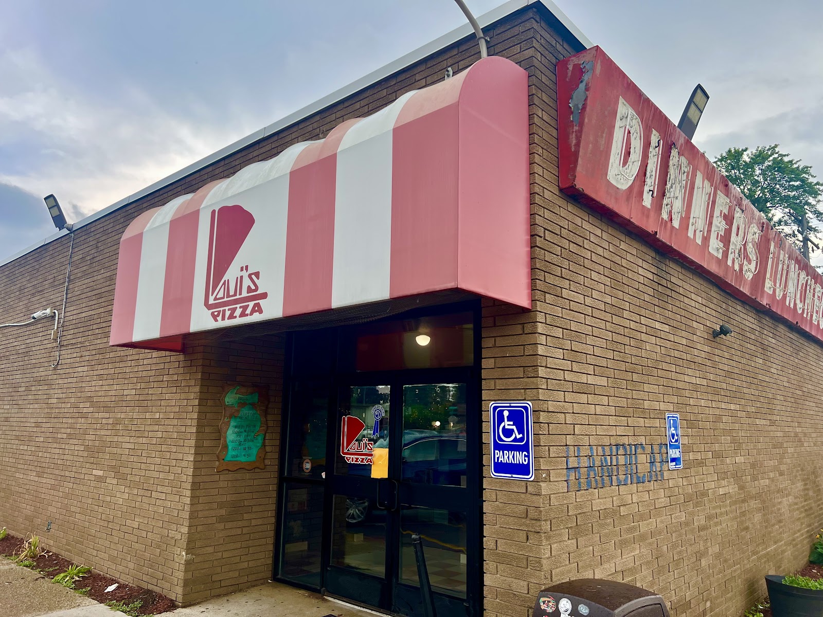 Loui's Pizza in Hazel Park