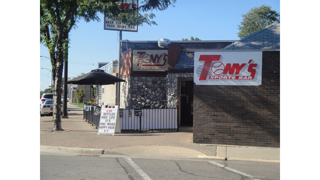 Tony's Sports Bar — photo